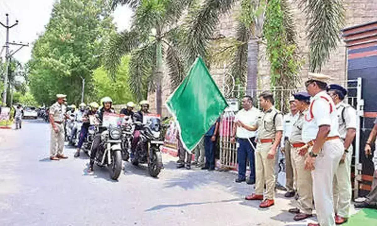 Andhra: हेलमेट जागरूकता रैली निकाली गई