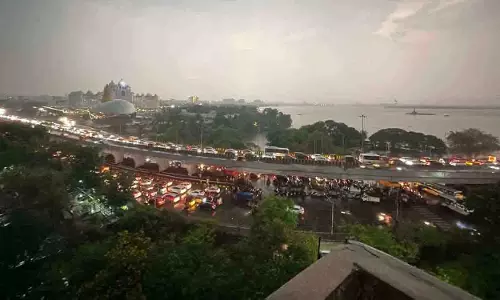 Hyderabad में आंधी-तूफान, शहर में यातायात ठप