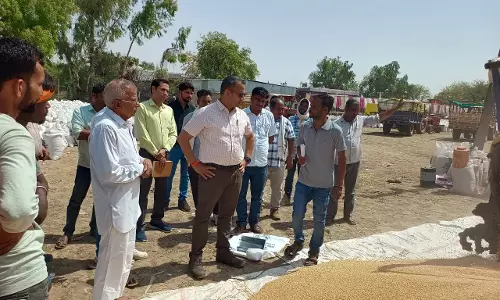 Baran: जिला कलेक्टर ने समर्थन मूल्य गेहूं खरीद केंद्रों, पीएचसी भंवरगढ़ व सहरिया बस्ती निरीक्षण Baran: जिला कलेक्टर ने समर्थन मूल्य गेहूं खरीद केंद्रों, पीएचसी भंवरगढ़ व सहरिया बस्ती निरीक्षण