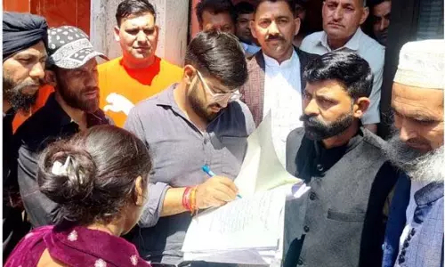 DDC राजौरी ने खवास ब्लॉक के तूफानी दौरे के दौरान विकास कार्यों की समीक्षा की DDC राजौरी ने खवास ब्लॉक के तूफानी दौरे के दौरान विकास कार्यों की समीक्षा की