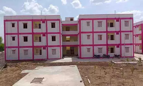 वारंगल पूर्व में BRS शासन के दौरान बनाए गए 2BHK मकान उपद्रवी तत्वों का अड्डा बन गए वारंगल पूर्व में BRS शासन के दौरान बनाए गए 2BHK मकान उपद्रवी तत्वों का अड्डा बन गए
