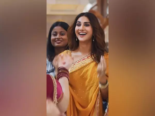 Abir Gulaal का गाना अंग्रेजी रंगरसिया अब रिलीज़ हो गया Abir Gulaal का गाना अंग्रेजी रंगरसिया अब रिलीज़ हो गया