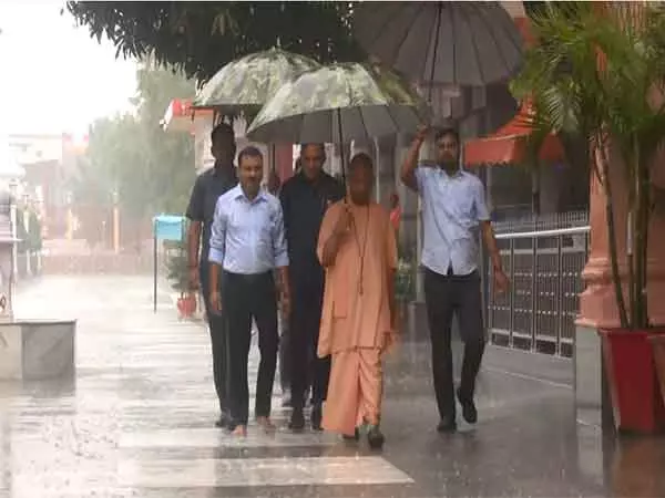 CM Yogi ने गोरखनाथ में किया जनता दर्शन CM Yogi ने गोरखनाथ में किया जनता दर्शन