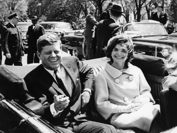 तुलसी गबार्ड ने JFK, RFK हत्याकांड की फाइलों को सार्वजनिक रूप से जारी करने की घोषणा की तुलसी गबार्ड ने JFK, RFK हत्याकांड की फाइलों को सार्वजनिक रूप से जारी करने की घोषणा की