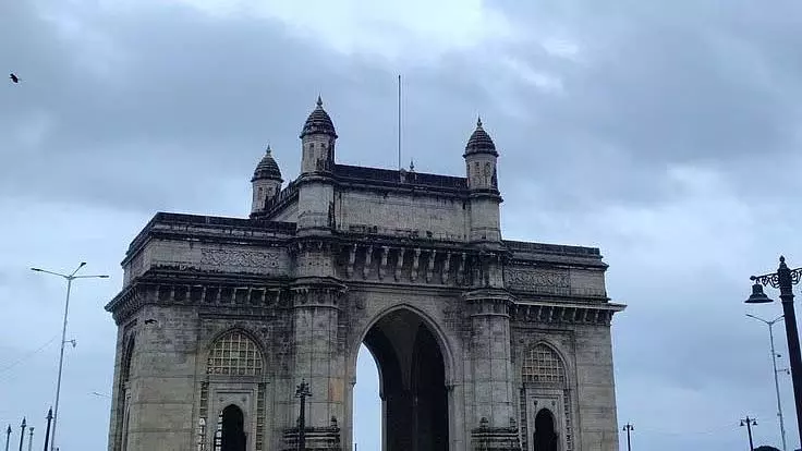 Mumbai : शहर में बादल छाए रहेंगे, नमी से थोड़ी राहत मिलने की उम्मीद Mumbai : शहर में बादल छाए रहेंगे, नमी से थोड़ी राहत मिलने की उम्मीद