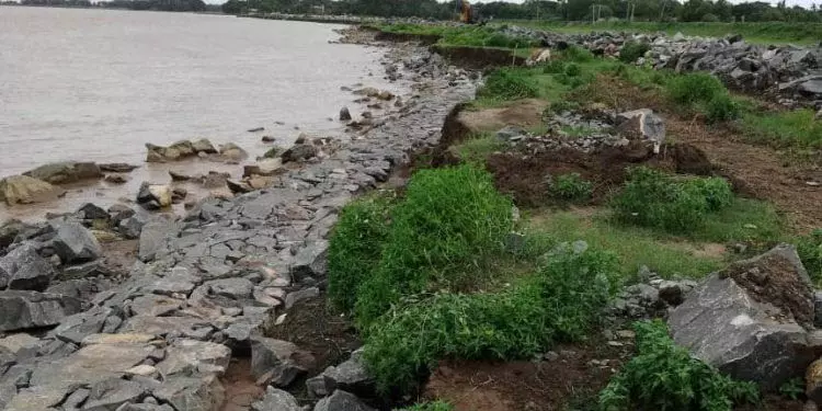 Kendrapara में नदी, नहर के तटबंध असुरक्षित Kendrapara में नदी, नहर के तटबंध असुरक्षित
