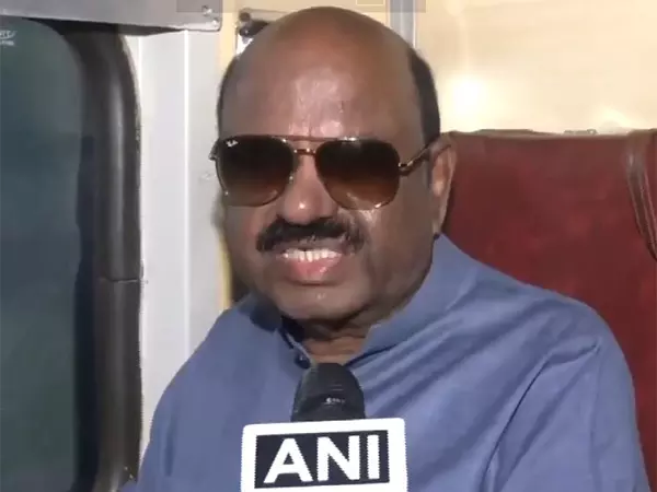 बंगाल के राज्यपाल, राष्ट्रीय महिला आयोग की टीम आज हिंसा प्रभावित Murshidabad का दौरा करेगी बंगाल के राज्यपाल, राष्ट्रीय महिला आयोग की टीम आज हिंसा प्रभावित Murshidabad का दौरा करेगी
