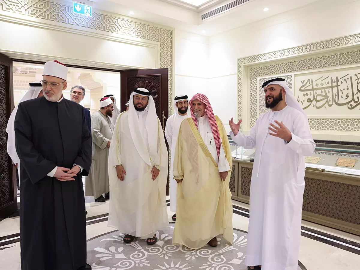 सऊदी रॉयल सलाहकार ने Sharjah कुरान अकादमी का दौरा किया सऊदी रॉयल सलाहकार ने Sharjah कुरान अकादमी का दौरा किया