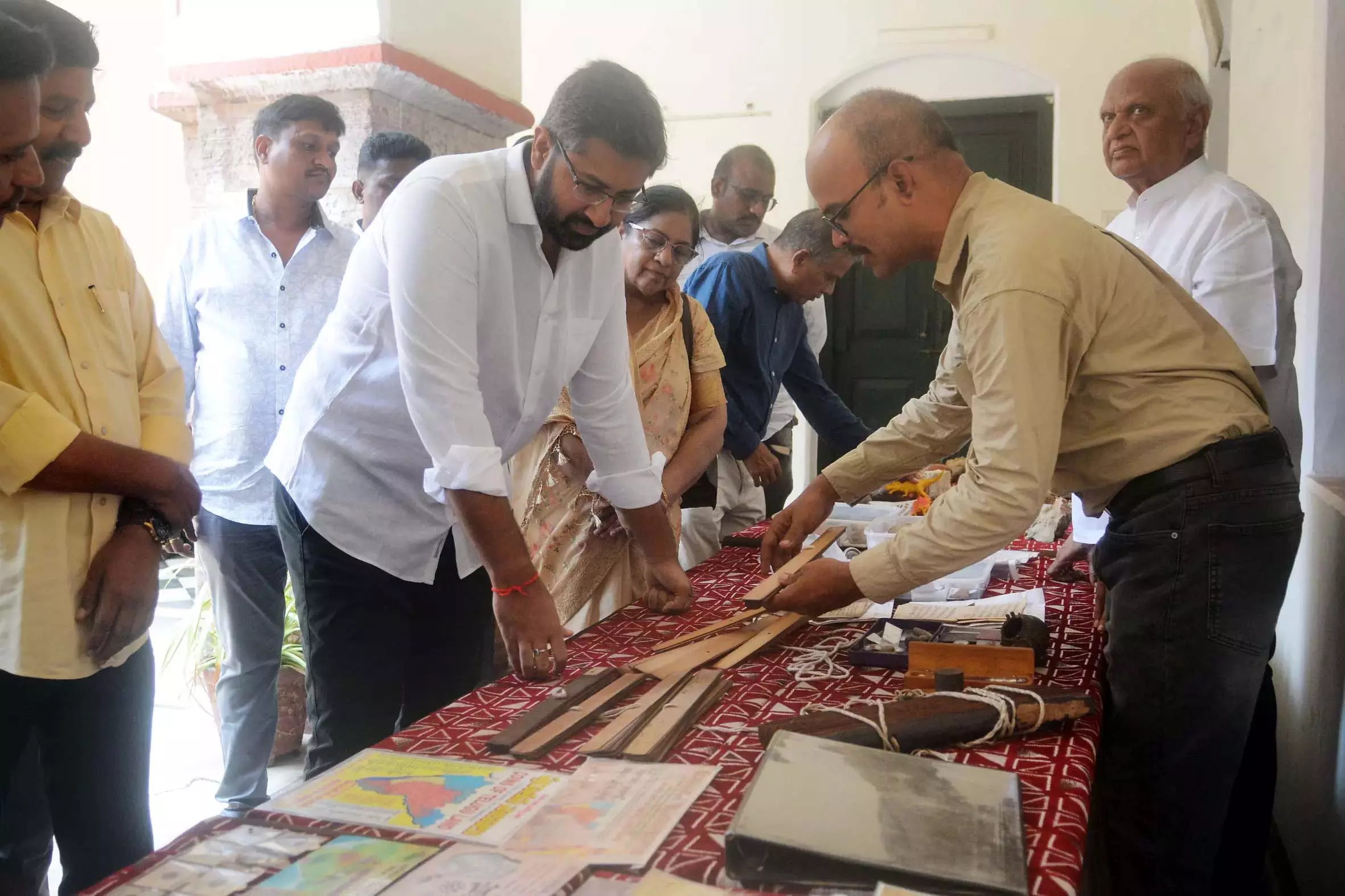 मंत्री डोला ने KGH में औचक निरीक्षण किया मंत्री डोला ने KGH में औचक निरीक्षण किया