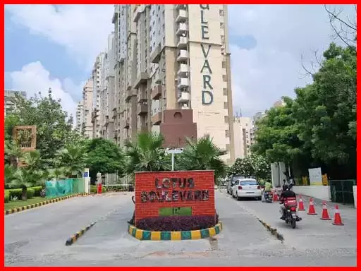 सोसायटी में 21 वर्षीय युवती ने 21वें फ्लोर से लगाई छलांग, मौके पर हुई मौत सोसायटी में 21 वर्षीय युवती ने 21वें फ्लोर से लगाई छलांग, मौके पर हुई मौत