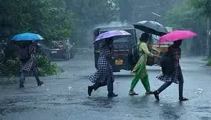 Kerala में भारी बारिश, तूफान की संभावना अलर्ट जारी Kerala में भारी बारिश, तूफान की संभावना अलर्ट जारी