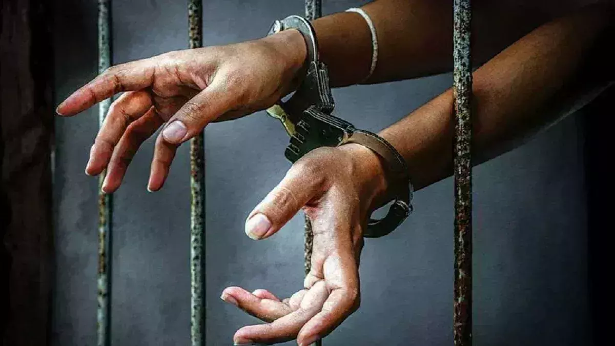Jabalpur: चार लोगों की हत्या मामले में आरोपी की फांसी से बदली सुनाया उम्रकैद की सजा Jabalpur: चार लोगों की हत्या मामले में आरोपी की फांसी से बदली सुनाया उम्रकैद की सजा