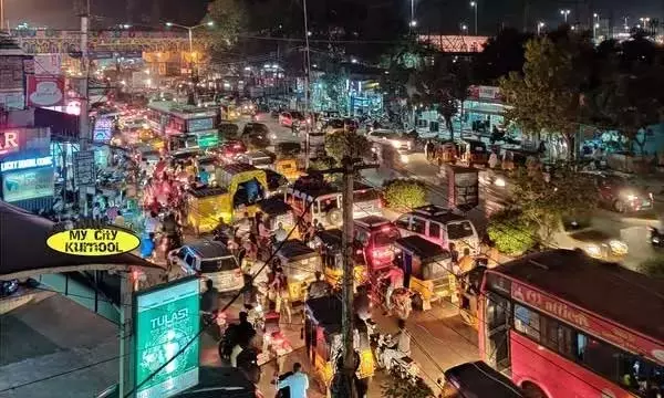 Telangana: गुड फ्राइडे के कारण तर्नाका में यातायात सुगम हुआ Telangana: गुड फ्राइडे के कारण तर्नाका में यातायात सुगम हुआ
