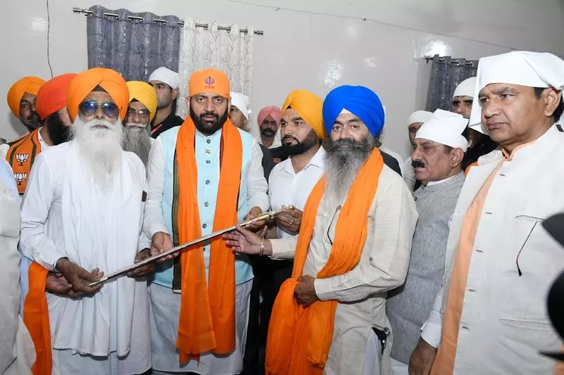 Haryana : गुरु तेग बहादुर की शिक्षाओं को अपनाएं हरियाणा के मुख्यमंत्री Haryana : गुरु तेग बहादुर की शिक्षाओं को अपनाएं हरियाणा के मुख्यमंत्री