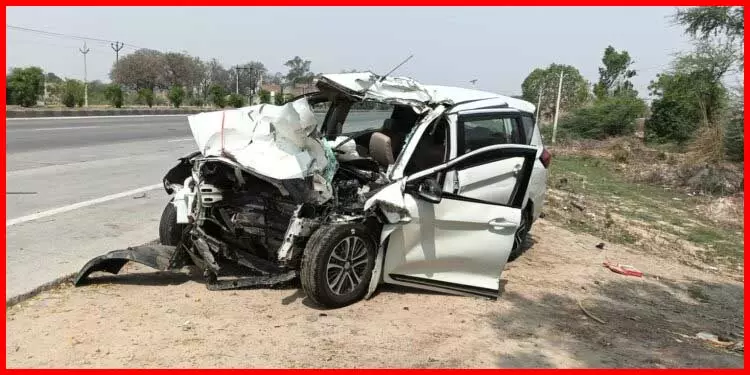 सफर बना काल: माता-पिता समेत 4 की मौत, परिवार बेटे की अस्थियां विसर्जित करने जा रहा था सफर बना काल: माता-पिता समेत 4 की मौत, परिवार बेटे की अस्थियां विसर्जित करने जा रहा था