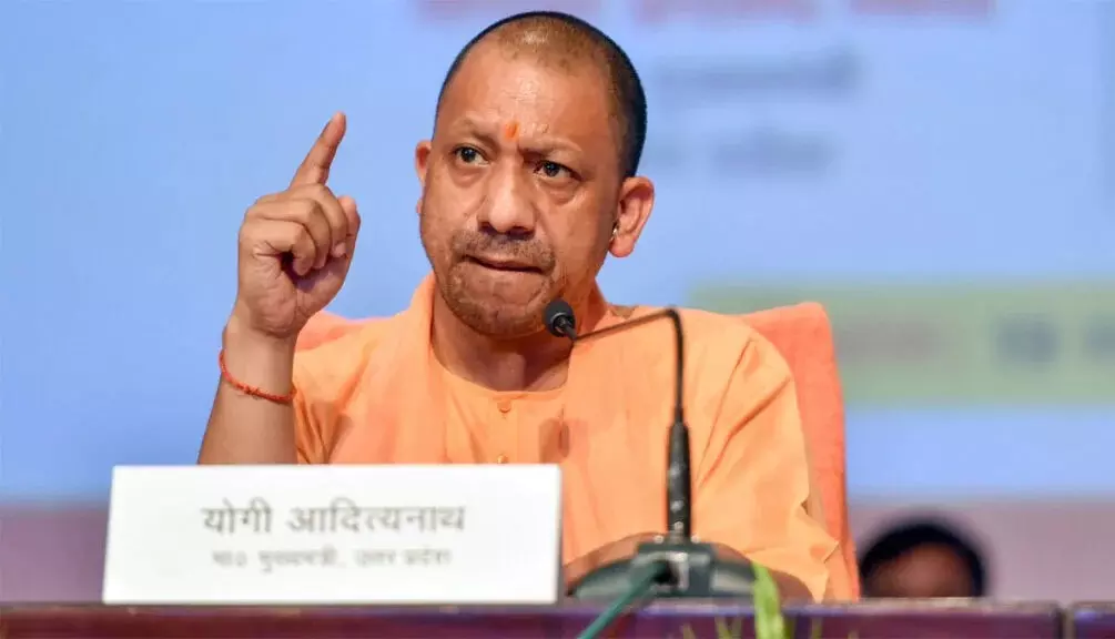 Gorakhpur: परिवारवाद के खिलाफ आवाज उठाते हुए सीएम योगी ने दिया सबका साथ-सबका विकास का संदेश Gorakhpur: परिवारवाद के खिलाफ आवाज उठाते हुए सीएम योगी ने दिया सबका साथ-सबका विकास का संदेश