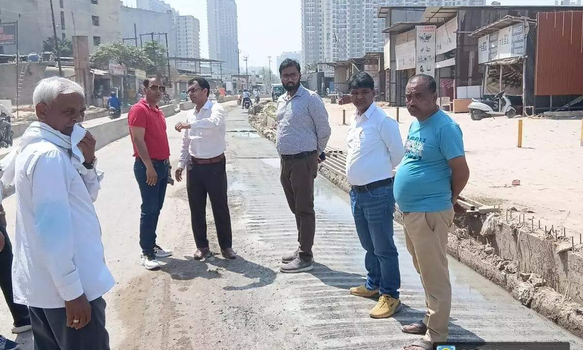 Noida: शाहबेरी में रोड चौड़ीकरण से ट्रैफिक जाम में मिलेगी राहत, 50 फीसदी काम पूरा Noida: शाहबेरी में रोड चौड़ीकरण से ट्रैफिक जाम में मिलेगी राहत, 50 फीसदी काम पूरा