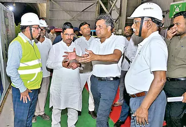 पिन्नापुरम में निर्मित पहली एकीकृत नवीकरणीय ऊर्जा परियोजना देश के लिए गौरव की बात है : ऊर्जा मंत्री पिन्नापुरम में निर्मित पहली एकीकृत नवीकरणीय ऊर्जा परियोजना देश के लिए गौरव की बात है : ऊर्जा मंत्री