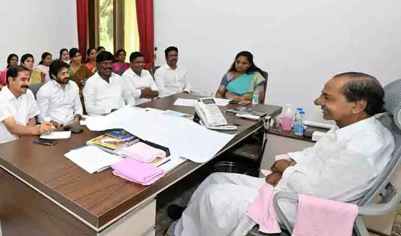 KCR ने बीआरएस रजत जयंती समारोह बैठक की तैयारियों की समीक्षा की KCR ने बीआरएस रजत जयंती समारोह बैठक की तैयारियों की समीक्षा की