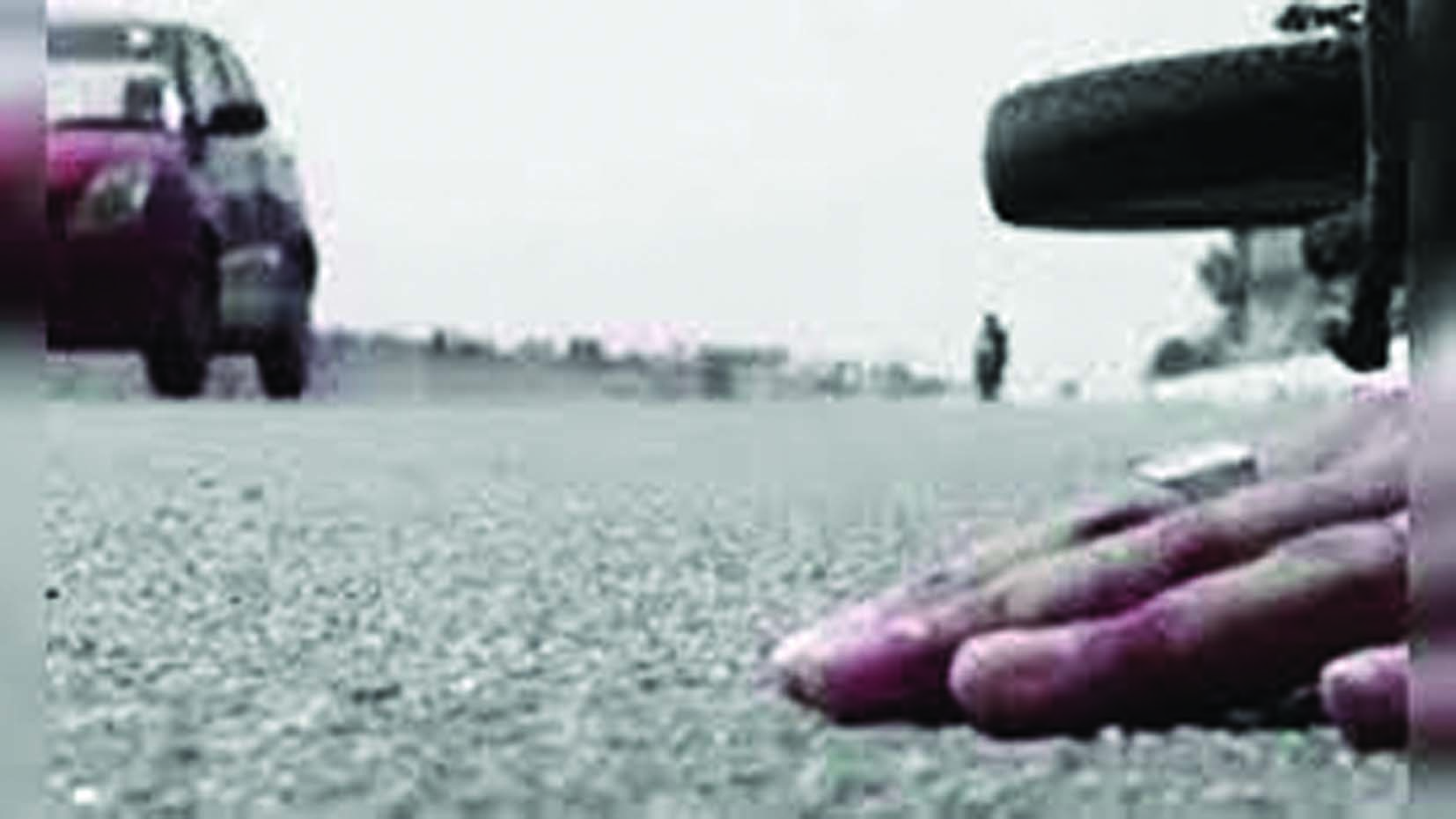 सड़क दुर्घटना में व्यक्ति की मौत, 1 गंभीर रूप से घायल सड़क दुर्घटना में व्यक्ति की मौत, 1 गंभीर रूप से घायल