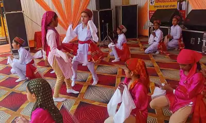 Himachal: पधर किसान मेले में खेल, संस्कृति और सामुदायिक भावना की झलक Himachal: पधर किसान मेले में खेल, संस्कृति और सामुदायिक भावना की झलक