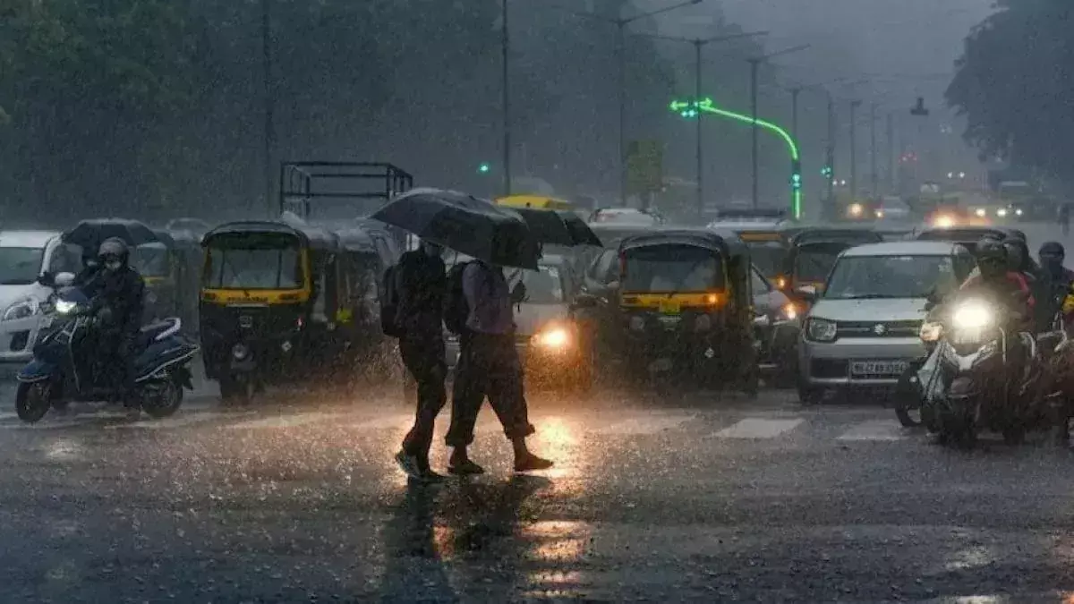 Kerala: आने वाले घंटों में भारी बारिश और आंधी की संभावना; चार जिलों में अलर्ट Kerala: आने वाले घंटों में भारी बारिश और आंधी की संभावना; चार जिलों में अलर्ट
