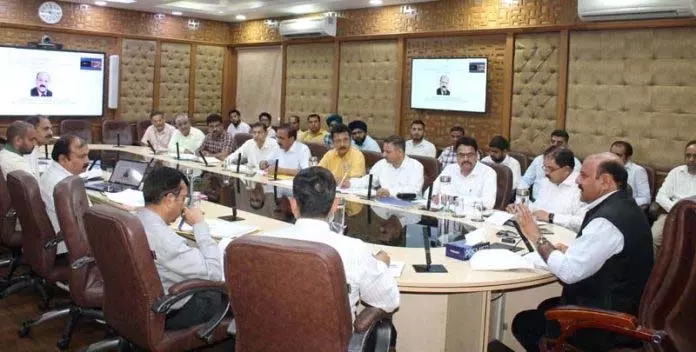 डिप्टी CM ने नौशेरा निर्वाचन क्षेत्र में जलापूर्ति परियोजनाओं की प्रगति की समीक्षा की डिप्टी CM ने नौशेरा निर्वाचन क्षेत्र में जलापूर्ति परियोजनाओं की प्रगति की समीक्षा की