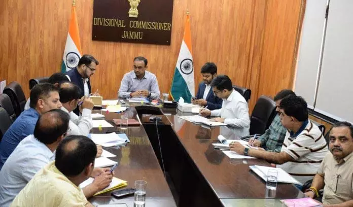 Jammu: मंडलायुक्त ने तूफान से बाधित सार्वजनिक सुविधाओं की बहाली की समीक्षा की Jammu: मंडलायुक्त ने तूफान से बाधित सार्वजनिक सुविधाओं की बहाली की समीक्षा की