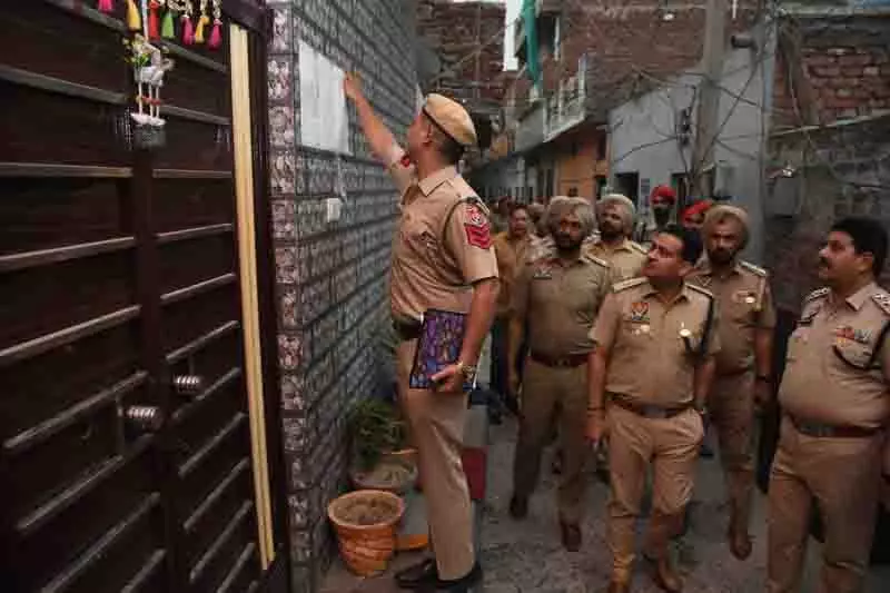 Ludhiana में नशे के ठिकानों पर घेराबंदी और तलाशी अभियान चलाया गया Ludhiana में नशे के ठिकानों पर घेराबंदी और तलाशी अभियान चलाया गया