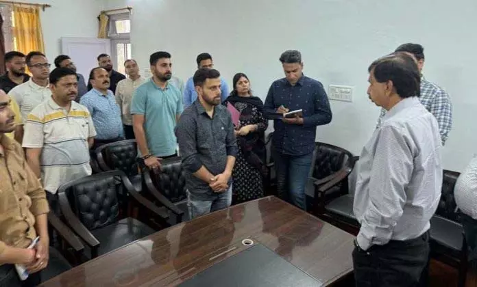 MLA पवन गुप्ता ने चल रहे विकास कार्यों की प्रगति की समीक्षा की MLA पवन गुप्ता ने चल रहे विकास कार्यों की प्रगति की समीक्षा की
