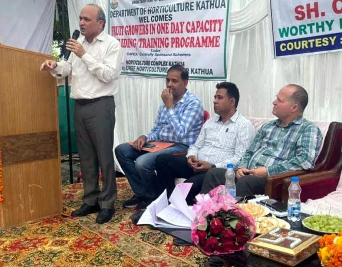 बागवानी निदेशक ने Kathua में जिला स्तरीय क्षमता निर्माण कार्यक्रम का उद्घाटन किया बागवानी निदेशक ने Kathua में जिला स्तरीय क्षमता निर्माण कार्यक्रम का उद्घाटन किया