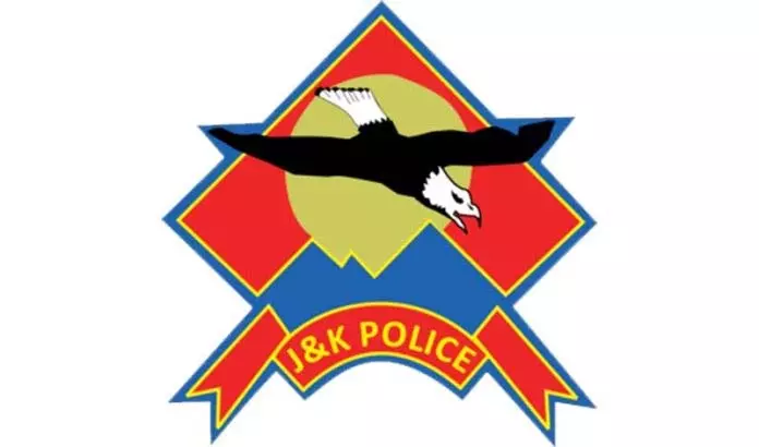 श्रीनगर पुलिस ने UAPA के तहत आतंकवादी सहयोगी का वाहन जब्त किया श्रीनगर पुलिस ने UAPA के तहत आतंकवादी सहयोगी का वाहन जब्त किया