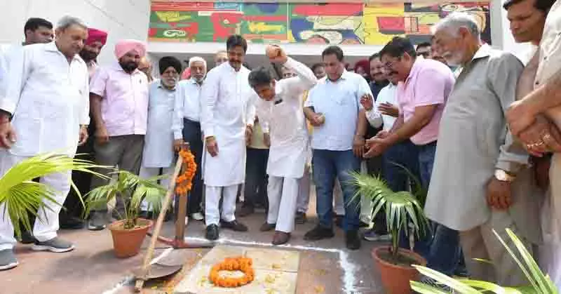 चंडीगढ़ प्रशासन ने अवैध रूप से संपत्ति कर बढ़ाया: MP Tiwari चंडीगढ़ प्रशासन ने अवैध रूप से संपत्ति कर बढ़ाया: MP Tiwari