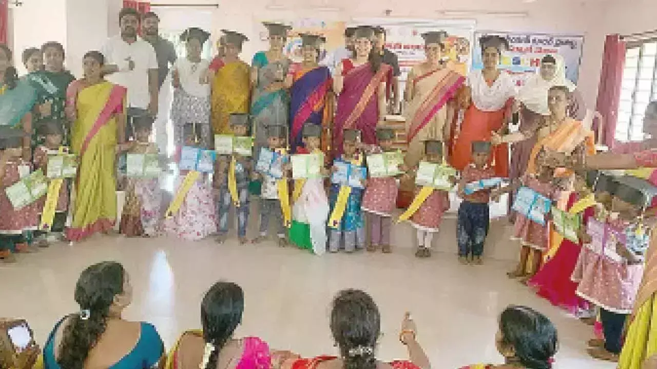 अभिभावकों से अपने बच्चों को आंगनवाड़ी में दाखिला दिलाने का आग्रह