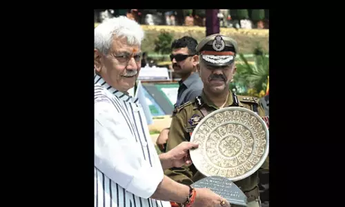 LG Sinha: जम्मू-कश्मीर पुलिस की पेशेवरता देशभर में सराही गई