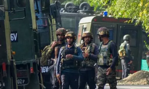 प्रोफेसर ने सैनिकों पर लगाया मारपीट का आरोप, Army ने बिठाई जांच