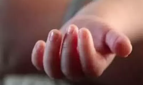 Up News: खेलते-खेलते पानी से भरी बाल्टी में गिरा  बच्चा, बुझ गया घर का चिराग