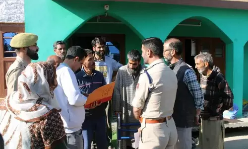 बारामूला में छापेमारी के दौरान पुलिस ने आपत्तिजनक सामग्री जब्त की