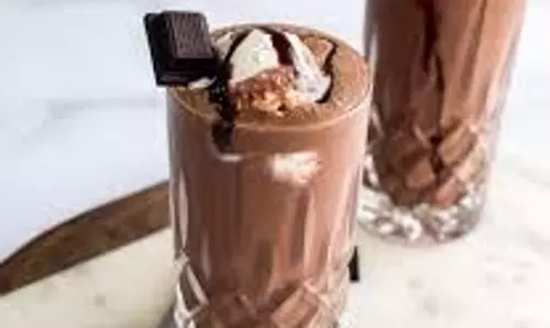Chocolate Milkshake :गर्मियों में इस आसान तरीके से बनाएं स्वादिष्ट चॉकलेट मिल्कशेक Chocolate Milkshake :गर्मियों में इस आसान तरीके से बनाएं स्वादिष्ट चॉकलेट मिल्कशेक