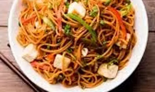 Recipe: शाम की भूख मिटाने के लिए परफेक्ट है चिली चीज़ नूडल्स Recipe: शाम की भूख मिटाने के लिए परफेक्ट है चिली चीज़ नूडल्स