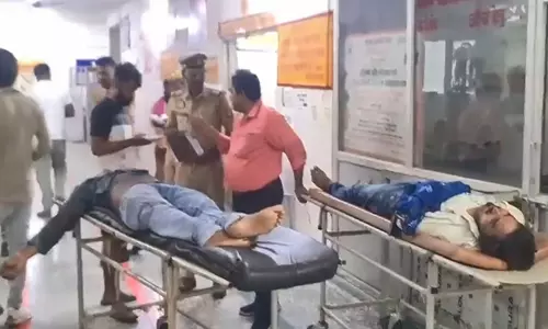 UP: दो मोटरसाइकिलों के बीच टक्कर में तीन लोगों की मौत, दो घायल UP: दो मोटरसाइकिलों के बीच टक्कर में तीन लोगों की मौत, दो घायल