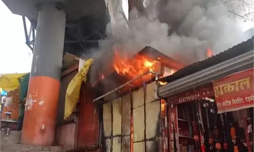MP News: तीर्थ नगरी ओंकारेश्वर में आग ने मचाई तबाही, तीन दुकानें जलकर राख