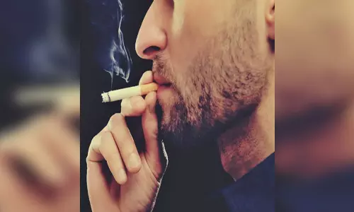 सिगरेट पीने से पुरुषों में कम हो सकती है पिता बनने की क्षमता