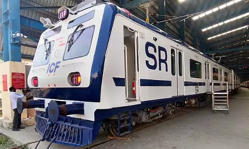 चेन्नई की पहली AC इलेक्ट्रिक ट्रेन सेवा शुरू चेन्नई की पहली AC इलेक्ट्रिक ट्रेन सेवा शुरू