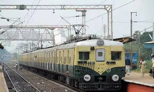 चेन्नई की पहली AC इलेक्ट्रिक ट्रेन आज से चलेगी चेन्नई की पहली AC इलेक्ट्रिक ट्रेन आज से चलेगी