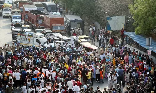 Seelampur में 17 वर्षीय लड़के की चाकू घोंपकर हत्या