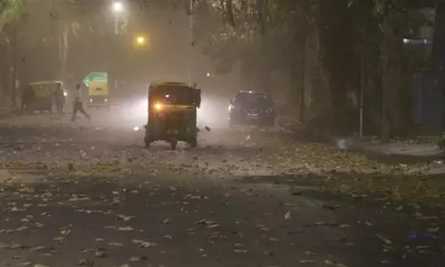 दिल्ली एनसीआर में आंधी और बूंदाबांदी से गर्मी में मिली राहत, मौसम हुआ सुहावना दिल्ली एनसीआर में आंधी और बूंदाबांदी से गर्मी में मिली राहत, मौसम हुआ सुहावना