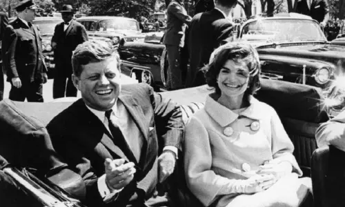 तुलसी गबार्ड ने JFK, RFK हत्याकांड की फाइलों को सार्वजनिक रूप से जारी करने की घोषणा की तुलसी गबार्ड ने JFK, RFK हत्याकांड की फाइलों को सार्वजनिक रूप से जारी करने की घोषणा की