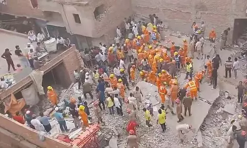 उत्तर-पूर्वी दिल्ली के मुस्तफाबाद में इमारत ढहने से चार लोगों की मौत, कई के फंसे होने की आशंका