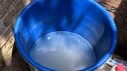 Lakhimpur Kheri: खेलते समय पानी से भरी बाल्टी में गिरा दो साल का मासूम